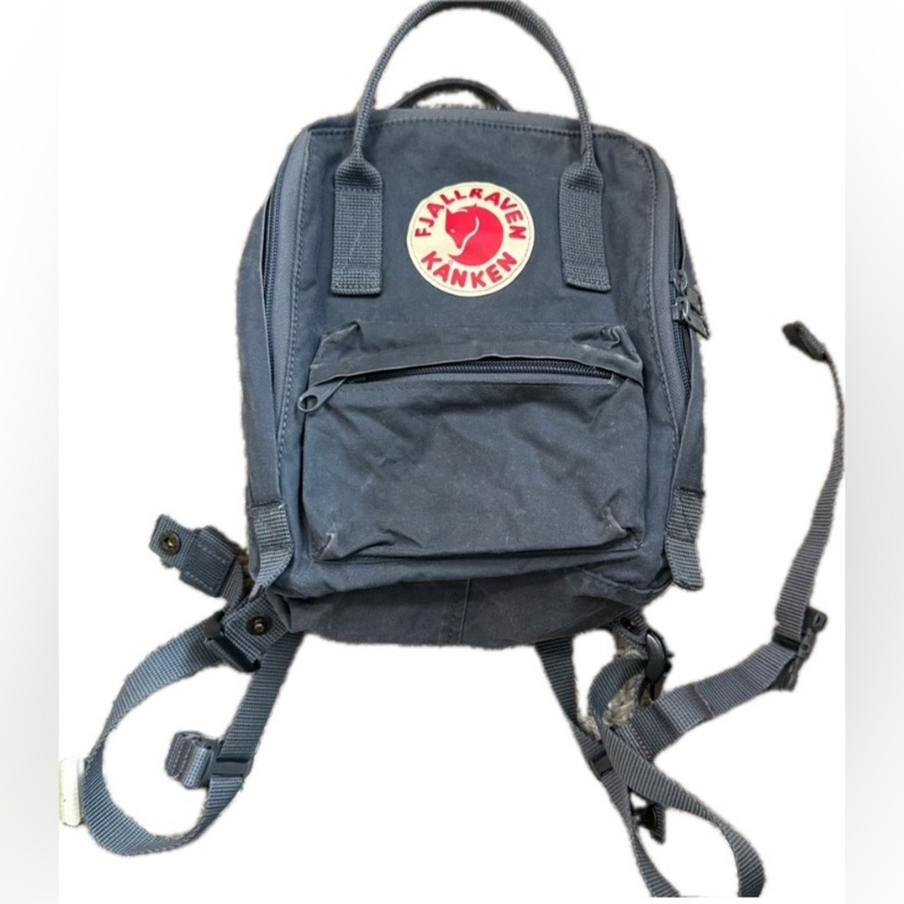 Fjallraven Kanken Medium Backpack in Grey